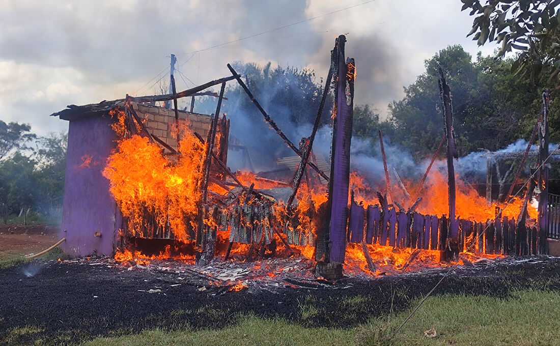 Capa Conflito na Terra Indígena de Nonoai deixa feridos e casas incendiadas