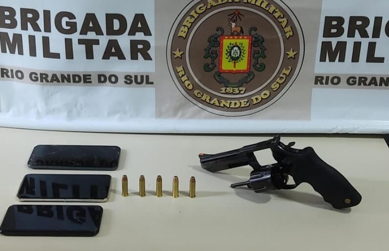 Capa Carazinho: Homem é preso pela BM por porte ilegal de arma de fogo