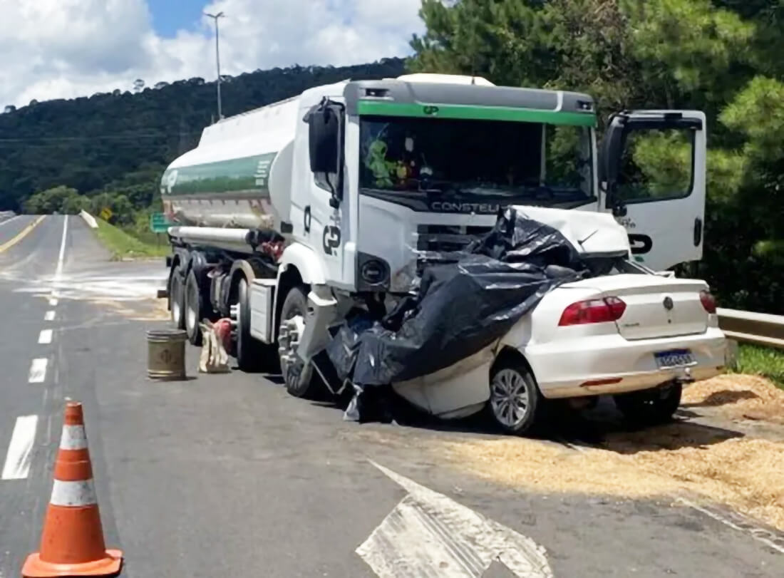 Capa Homem morre em acidente após assassinar ex-companheira e balear enteada