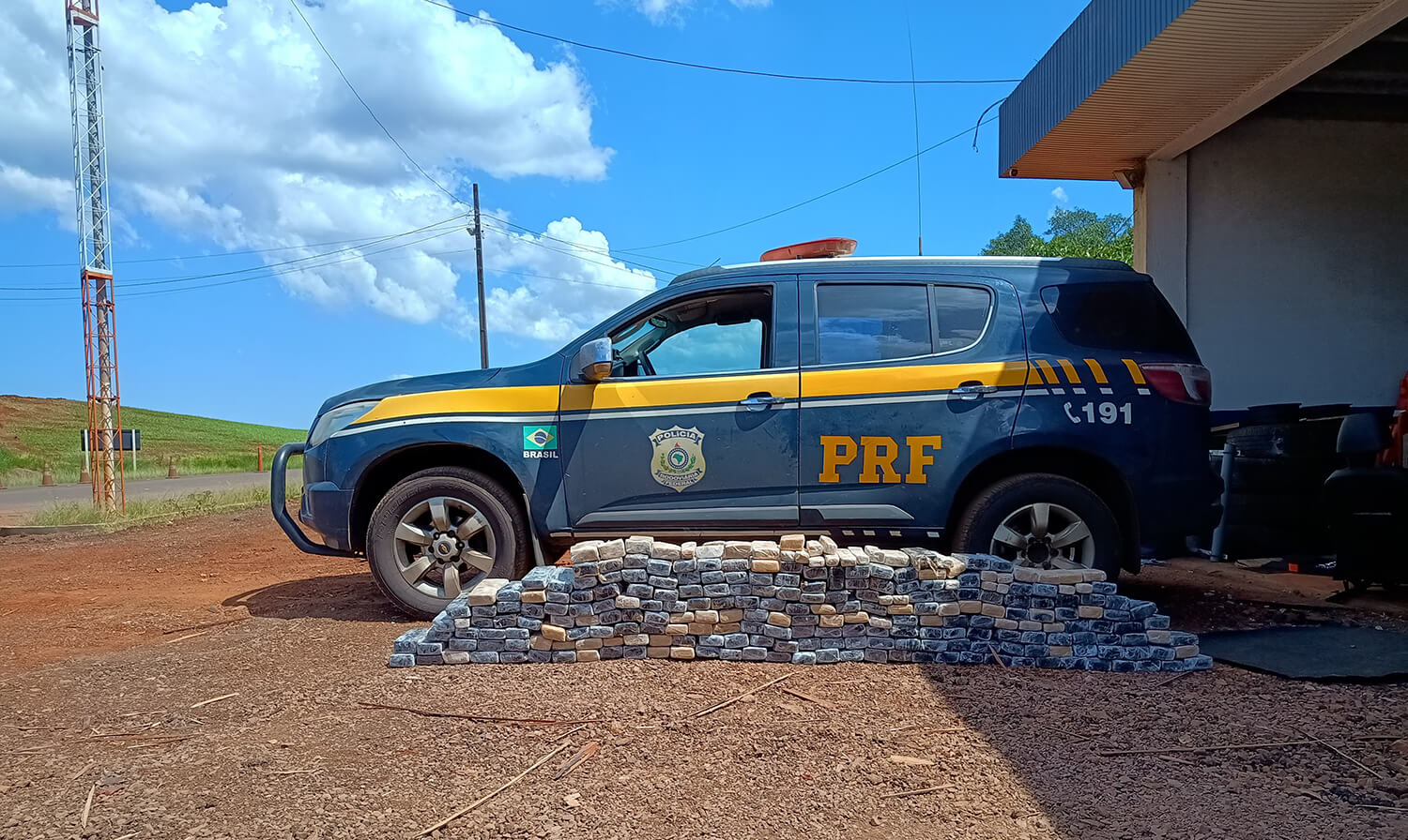 Capa PRF prende argentino transportando mais de 150 quilos de maconha em Seberi