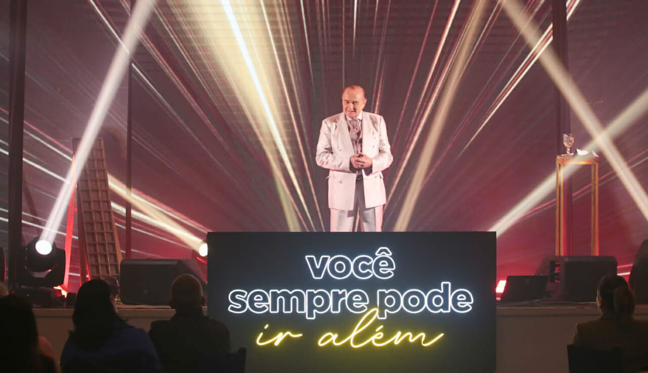 Capa Palestra com Otélio Drebes reuniu cerca de 400 pessoas no Clube Harmonia, em FW