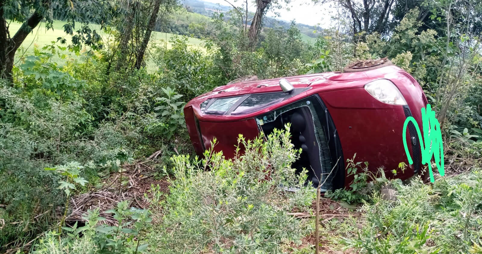 Capa Condutora fica ferida após saída de pista em Três Passos