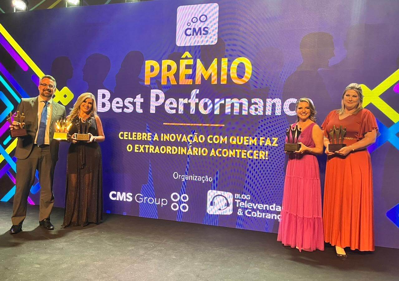 Capa Sicredi recebe prêmios por transformações no atendimento aos associados e colaboradores