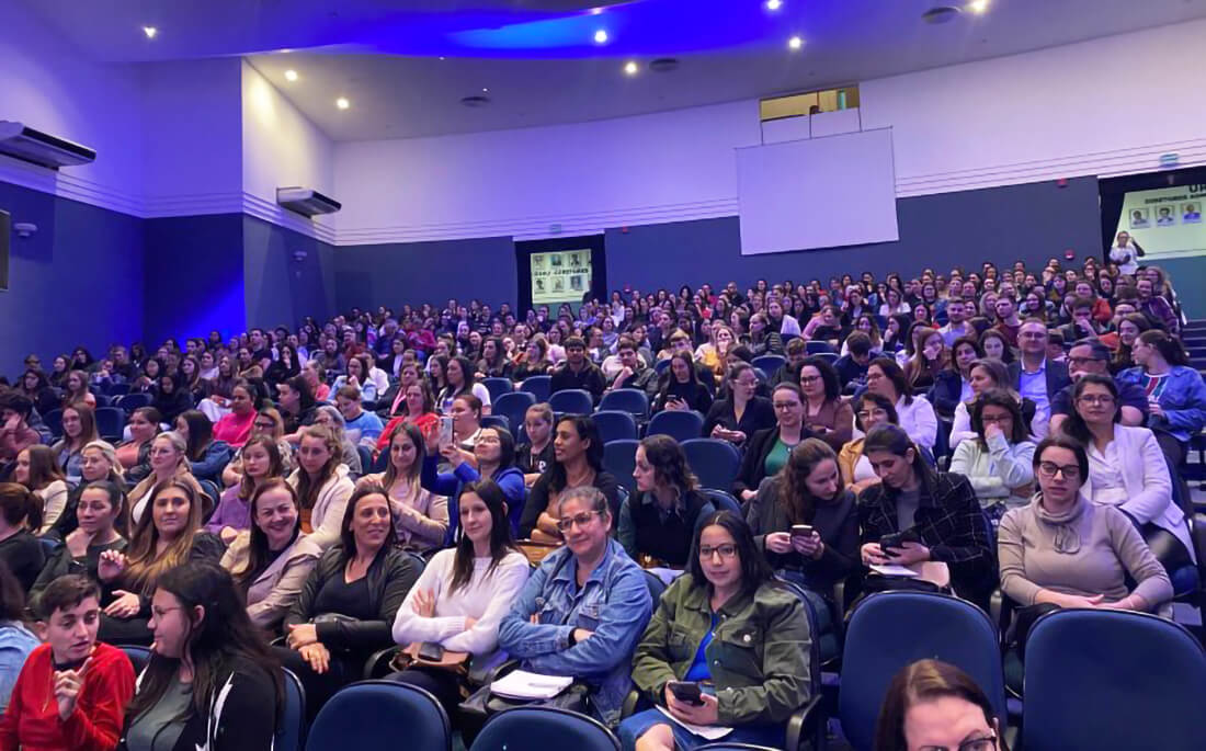 Capa URI/FW sedia a palestra “Direitos dos autistas: da infância à velhice”