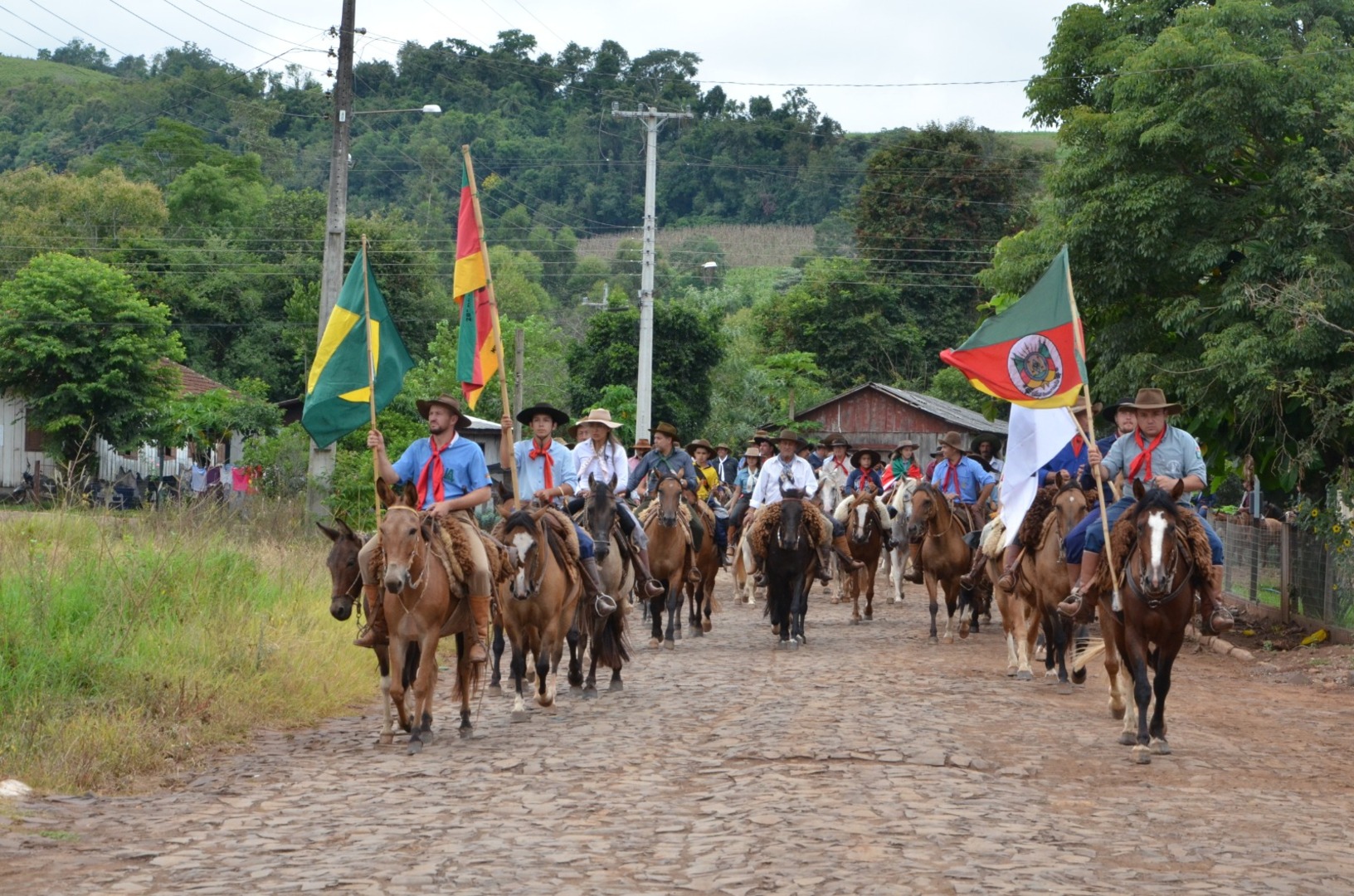 Capa Caiçara: XXVI Cavalgada da Paz reúne aproximadamente 60 cavalarianos