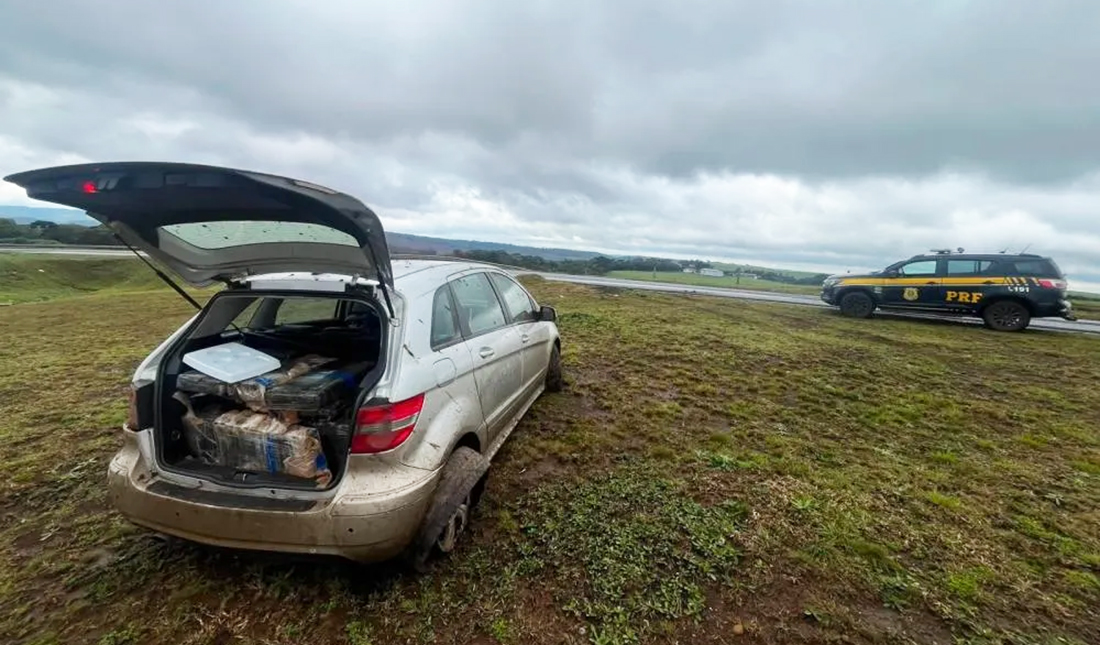 Capa PRF apreende mais de 300 quilos de maconha após perseguição no Oeste de SC
