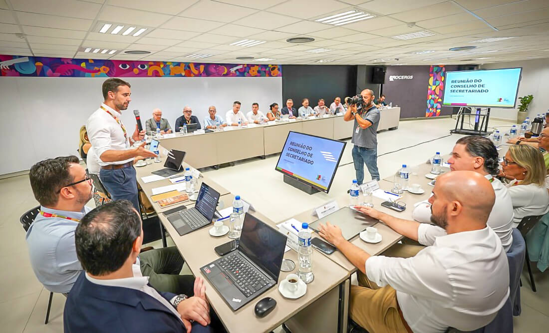 Capa Governador Eduardo Leite reúne secretariado e traça diretrizes para 2025