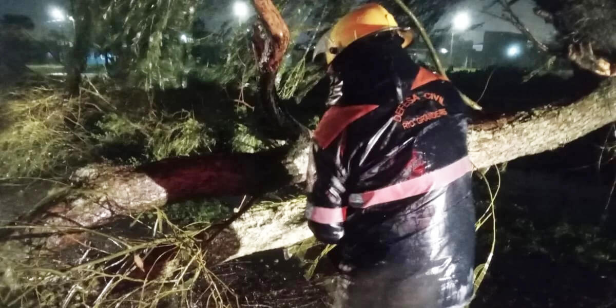 Capa Ciclone deixa um morto e 468 mil sem energia