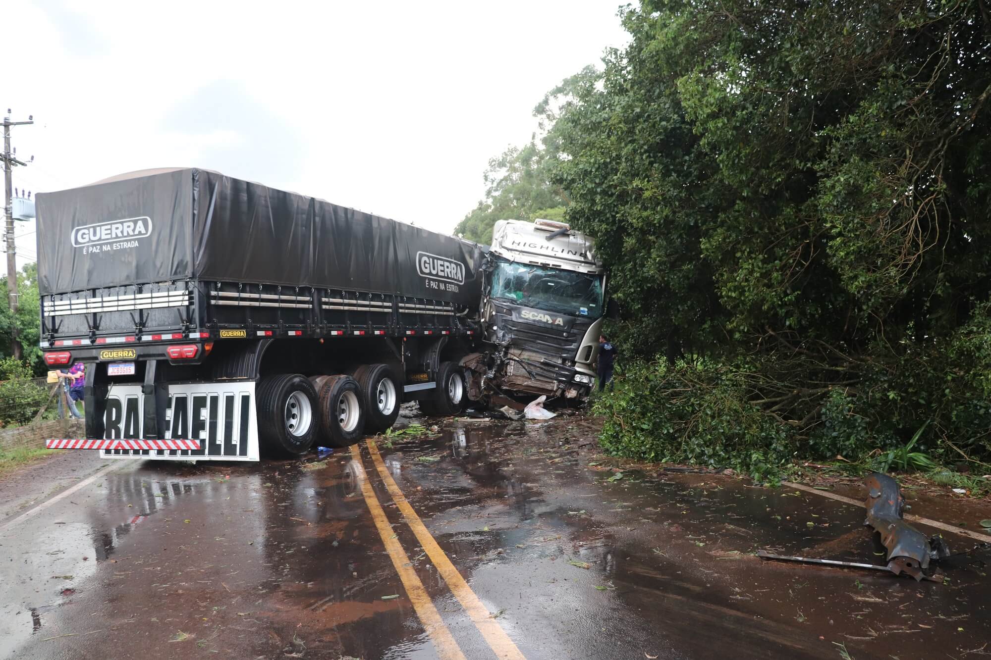 Capa Acidente envolvendo carreta bloqueou o trânsito na RSC-472 em Três Passos