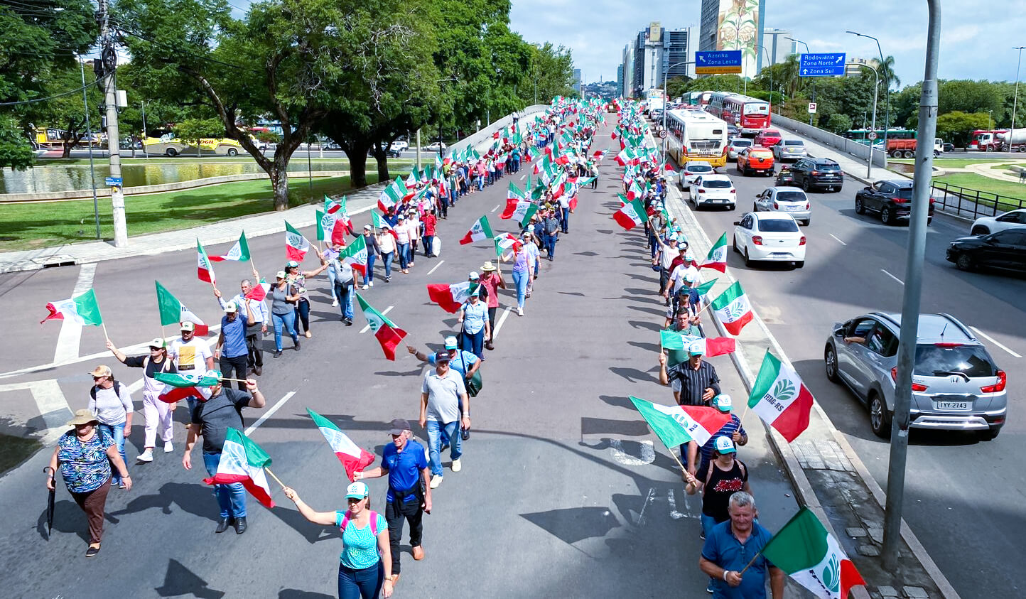 Capa Fetag promete fechar fronteira com o Uruguai em protesto contra a crise no setor leiteiro
