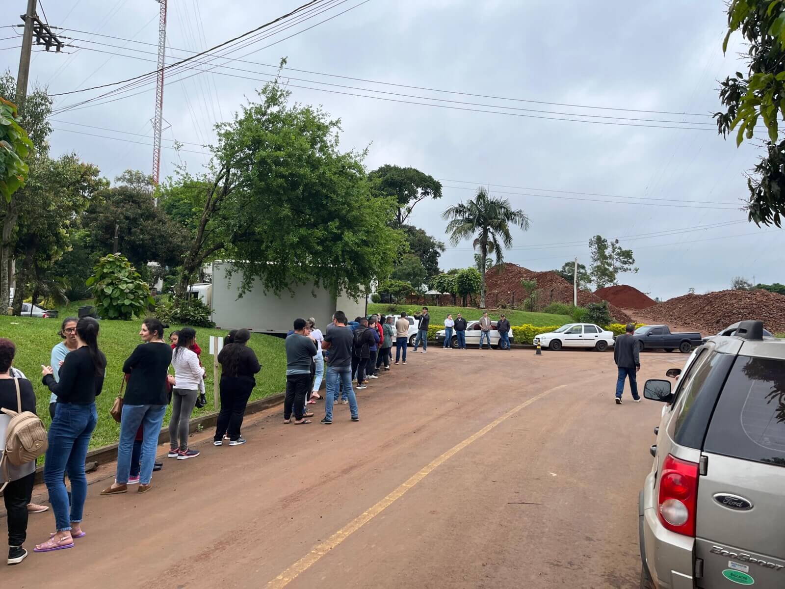 Capa Cestas básicas viabilizadas pela Prefeitura de FW são entregues a colaboradores da Frangos Piovesan