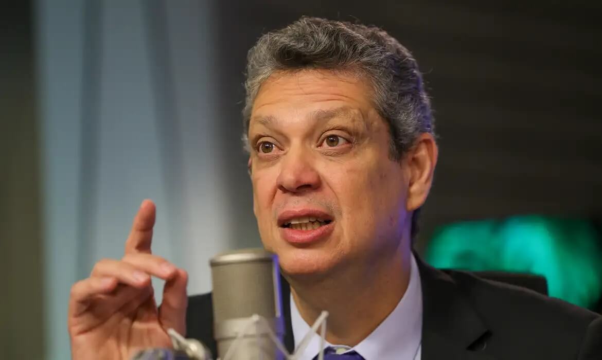 Capa PEC 6x1 ainda não foi discutida no núcleo do governo, diz ministro