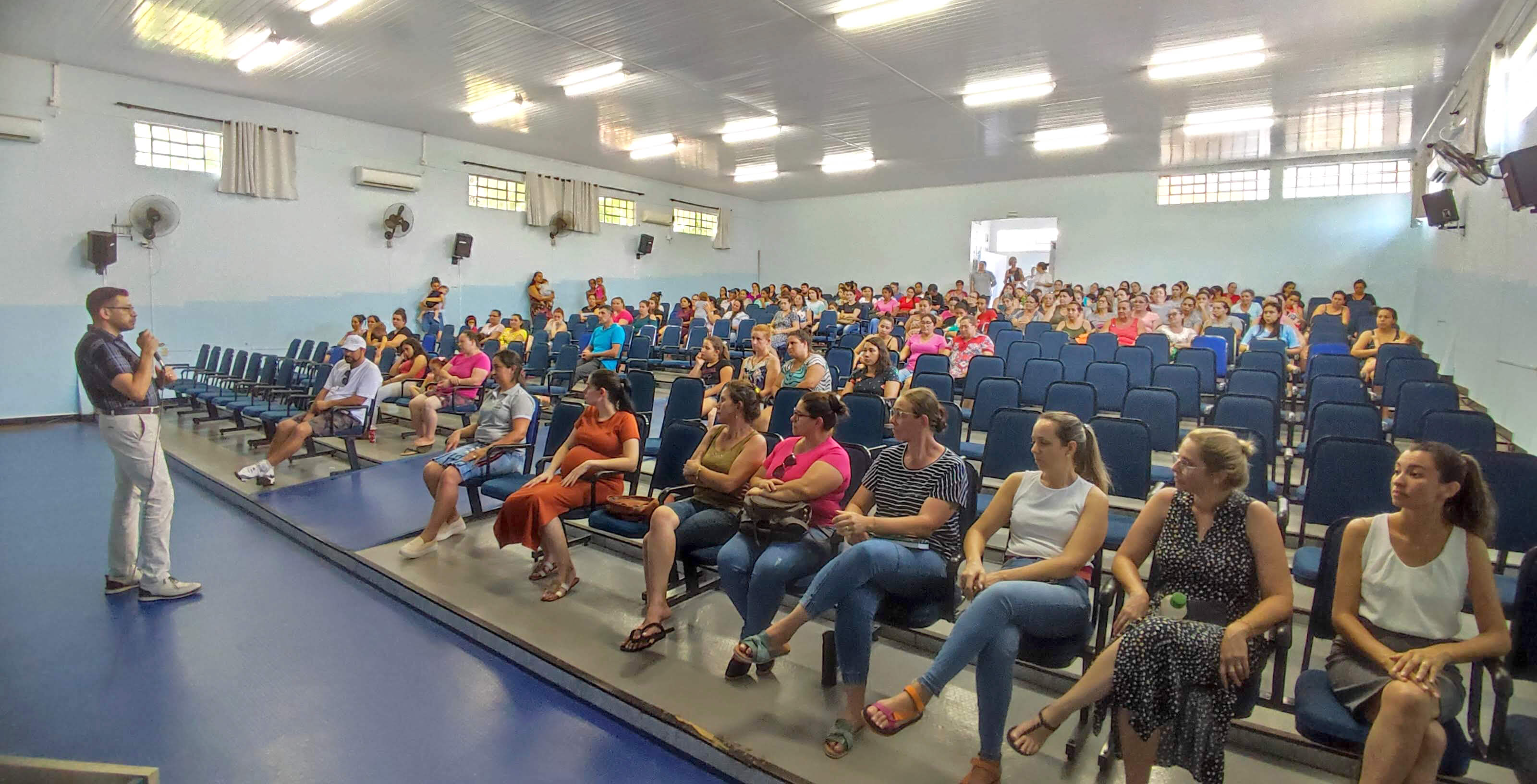 Capa Encontro reúne beneficiários do Cadastro Único em Rodeio Bonito