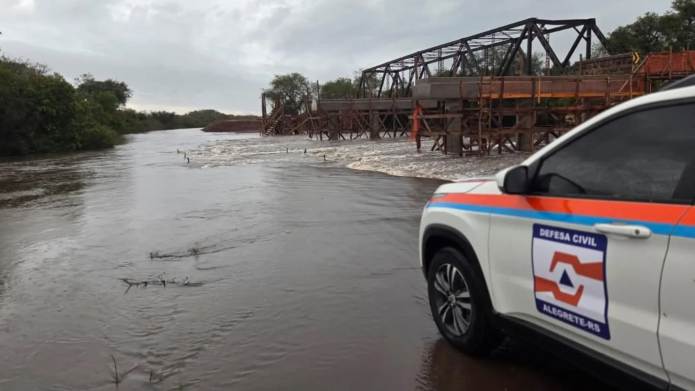 Capa Chuva e vento causam danos em mais de 40 cidades gaúchas