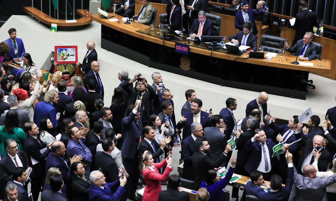 Capa Câmara aprova marco temporal de demarcação de terras indígenas