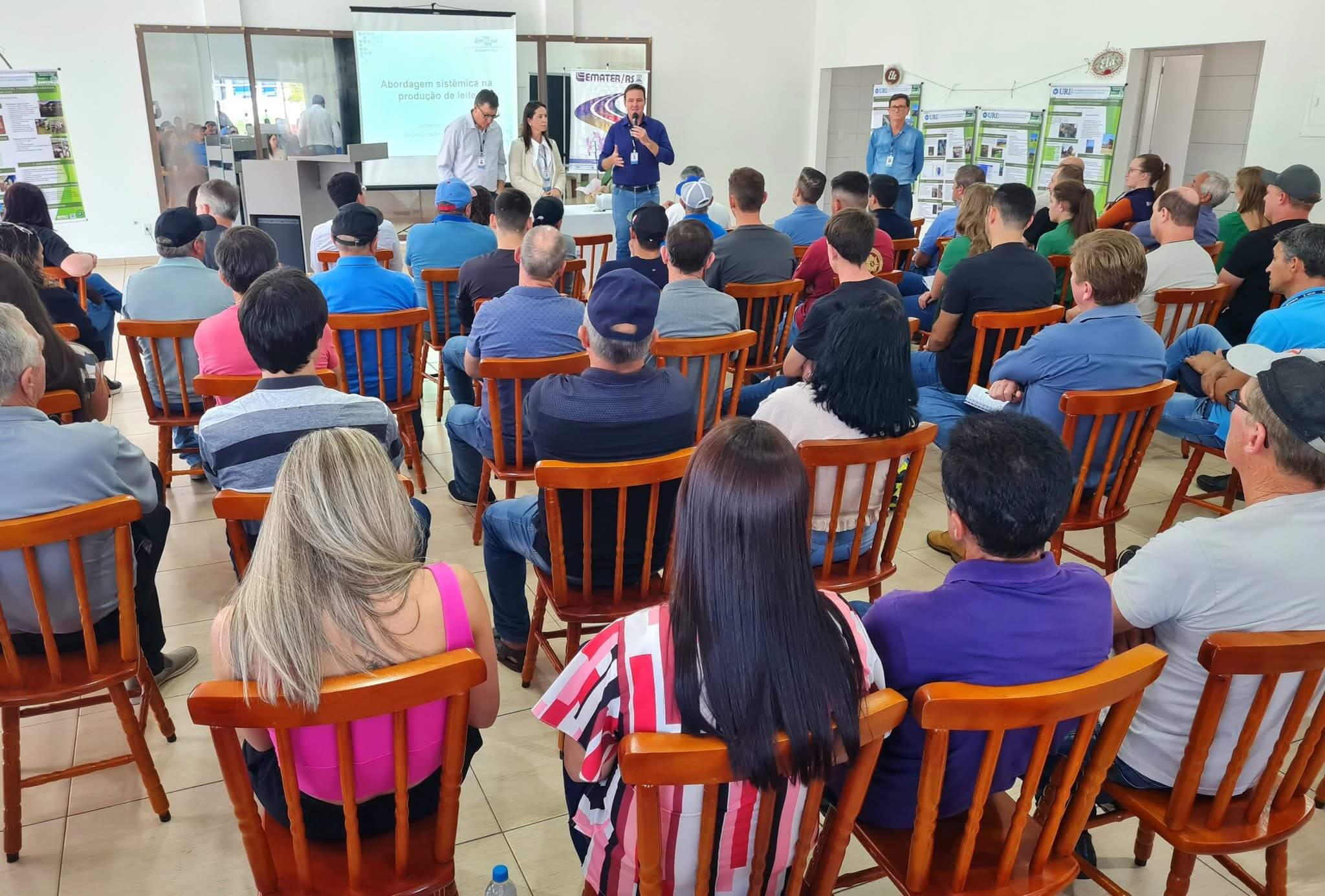 Capa Seminário em Taquaruçu do Sul discute defesa sanitária animal e produção leiteira