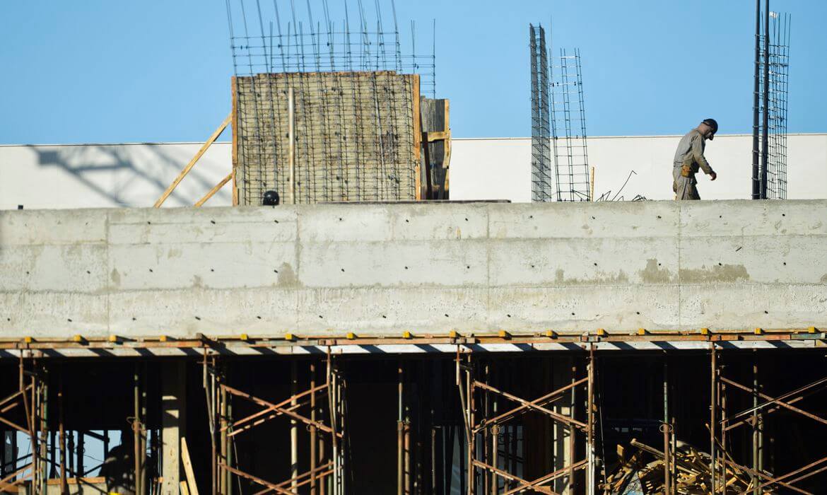 Capa Plataforma online mapeará obras paradas em estados e municípios