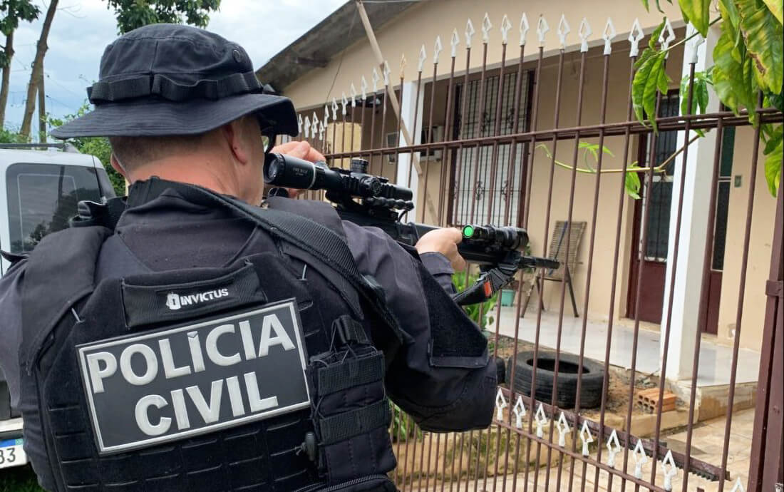 Capa Polícia Civil prende onze pessoas envolvidas com roubo de carga