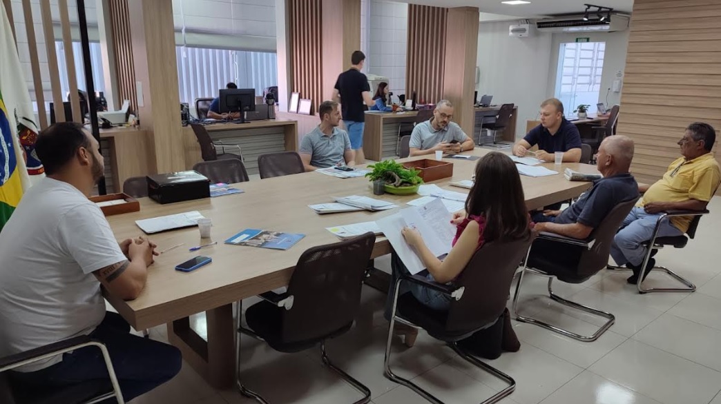 Capa Vereadores participam de reunião com diretor administrativo do HDP