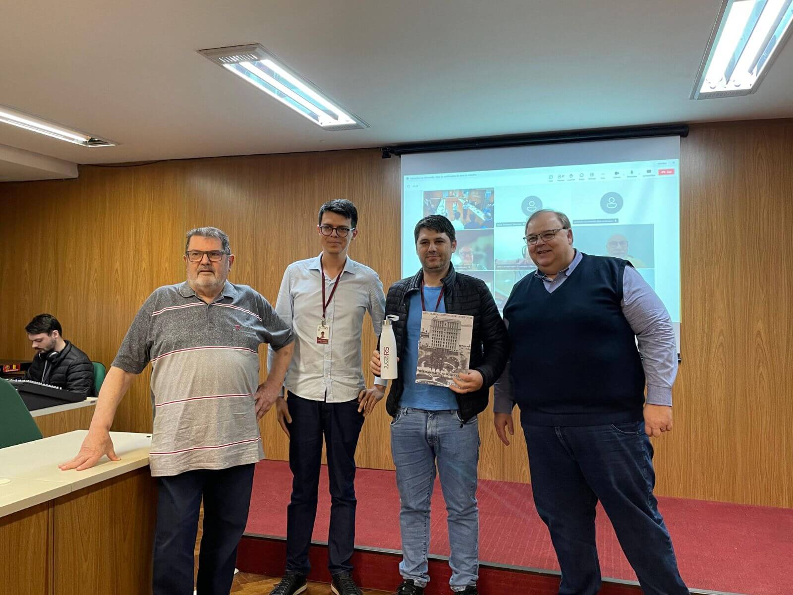 Capa Funcionário municipal de FW recebe certificação de produtividade da Junta Comercial do RS