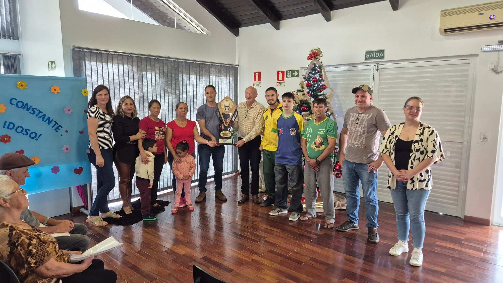 Capa Homenagem destaca desempenho de atletas de Derrubadas na Taça Noroeste de Muay Thai