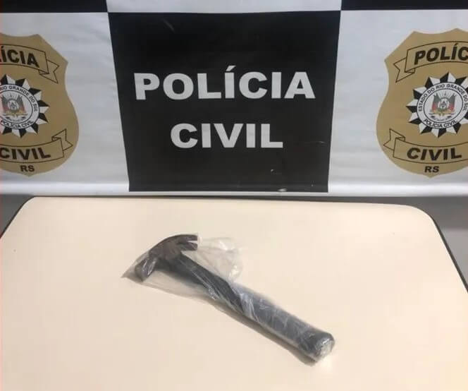 Capa Homem mata a esposa com martelo e enterra corpo no pátio de casa em Gramado