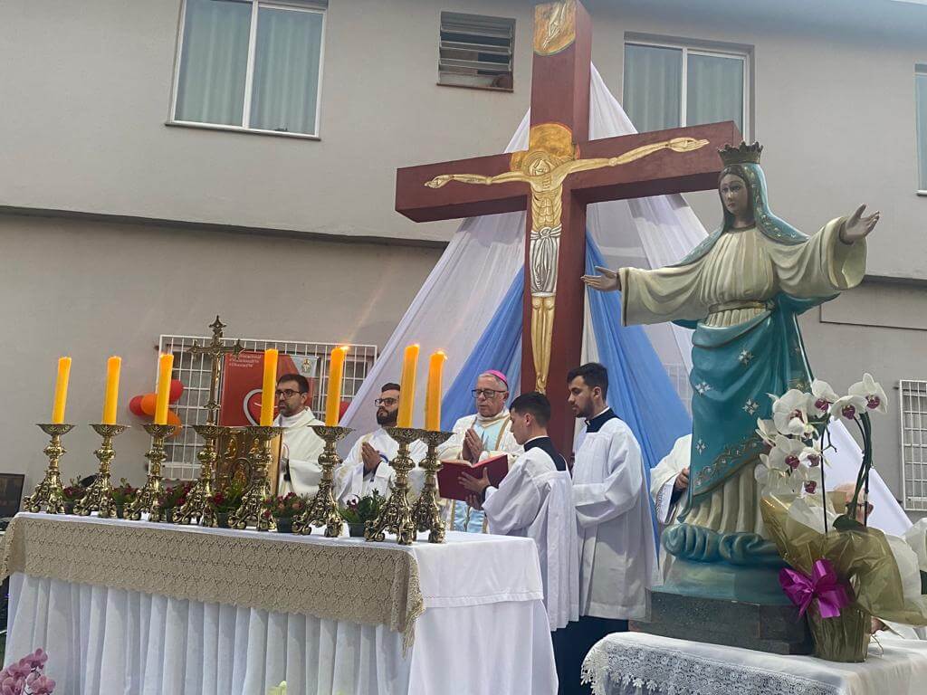 Capa Celebranção em honra à Nossa Senhora Medianeira é realizada no Seminário Menor em FW