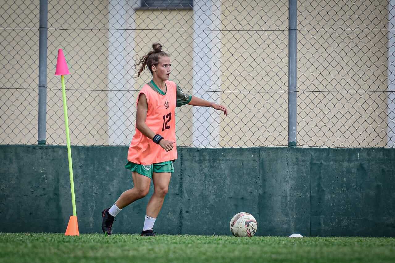 Capa Aninha integra o plantel das Esmeraldas