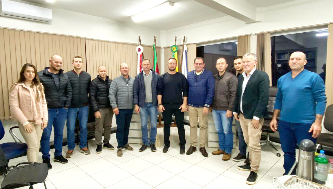 Capa Consenso político é oficializado em Cerro Grande