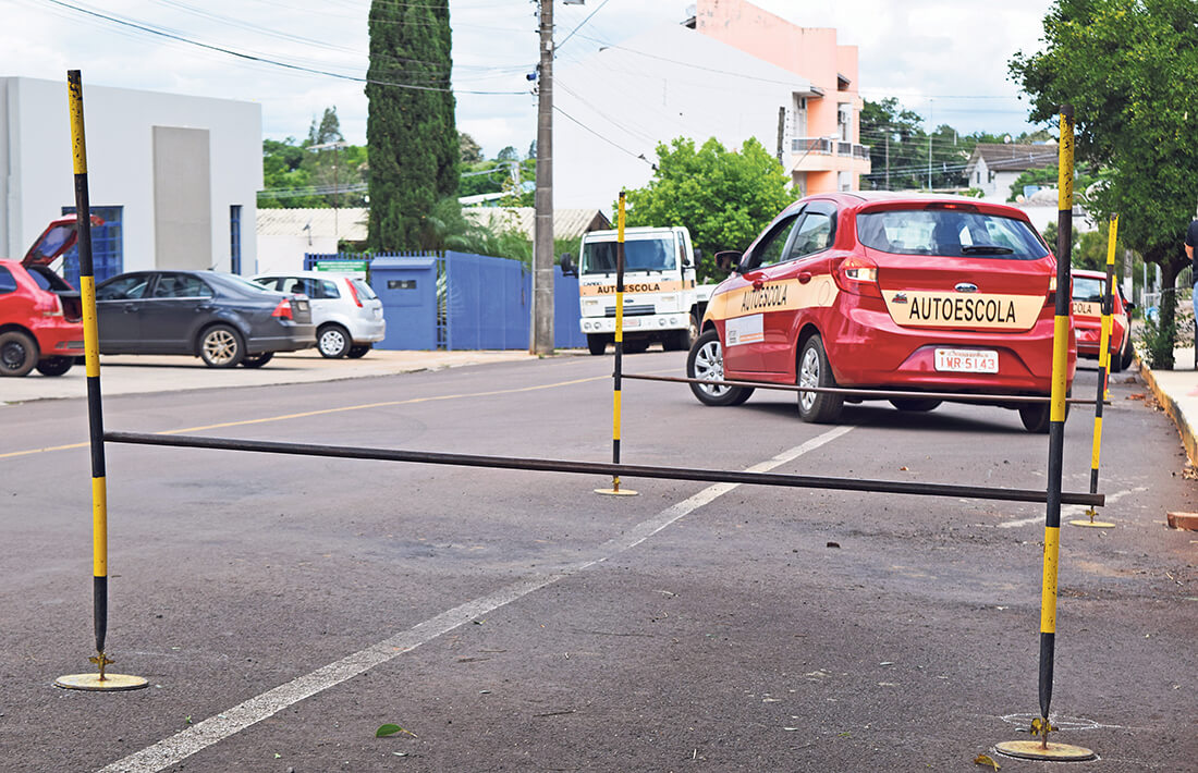 Capa Lula autoriza Ministério dos Transportes a debater fim da obrigatoriedade de autoescolas para tirar CNH