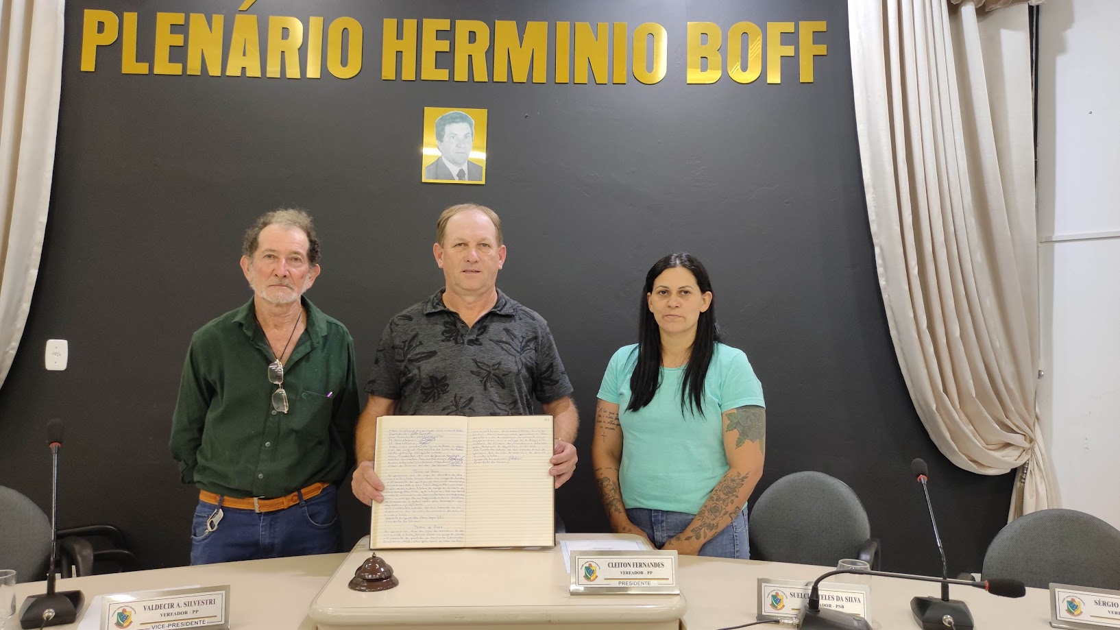 Capa Dois suplentes assumem cargo de vereador em Novo Tiradentes