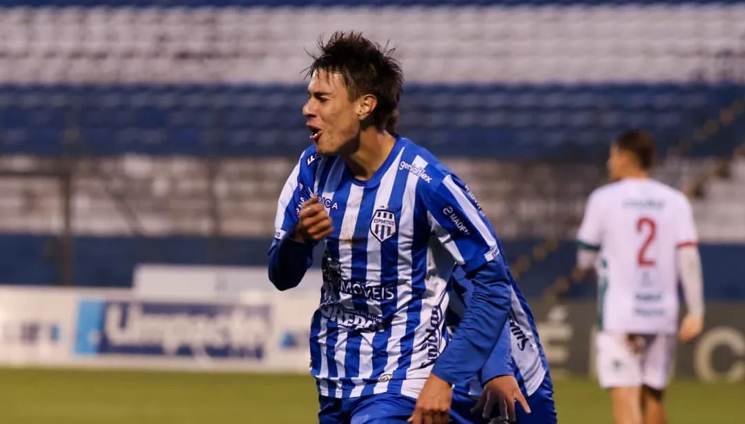 Capa União sofre goleada diante do Esportivo