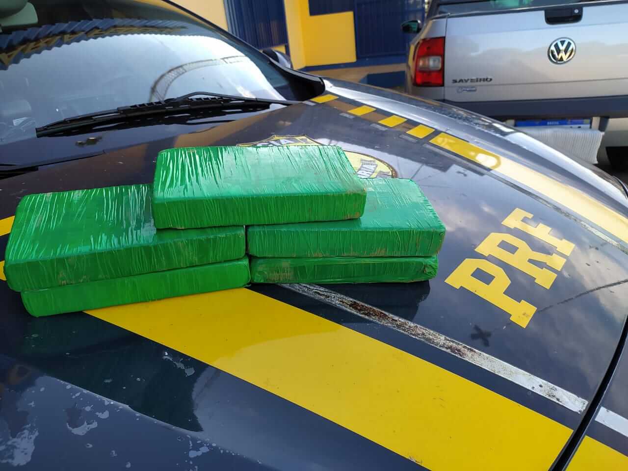 Capa PRF apreende cocaína e prende motorista em Sarandi
