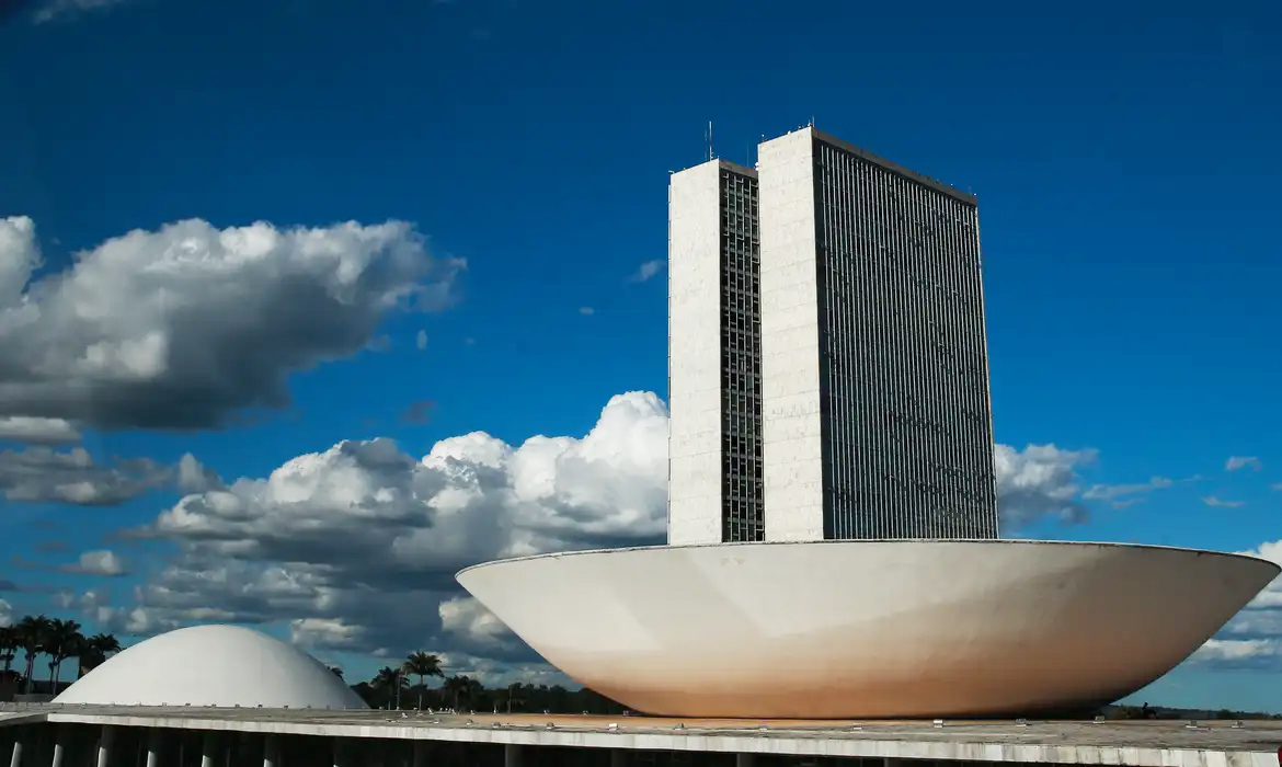 Capa Projeto que amplia isenção do IR deve passar sem alterações na Câmara