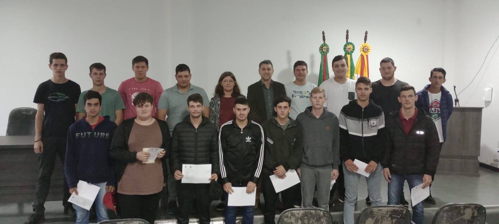 Capa Solenidade de compromisso à bandeira e entrega do Certificado de Dispensa de Incorporação reúne jovens de Caiçara