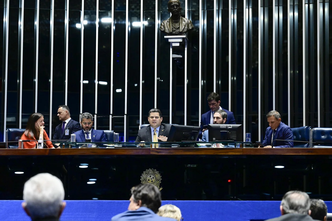 Capa Senado aprova PEC que prevê aposentadoria especial para agentes comunitários de saúde