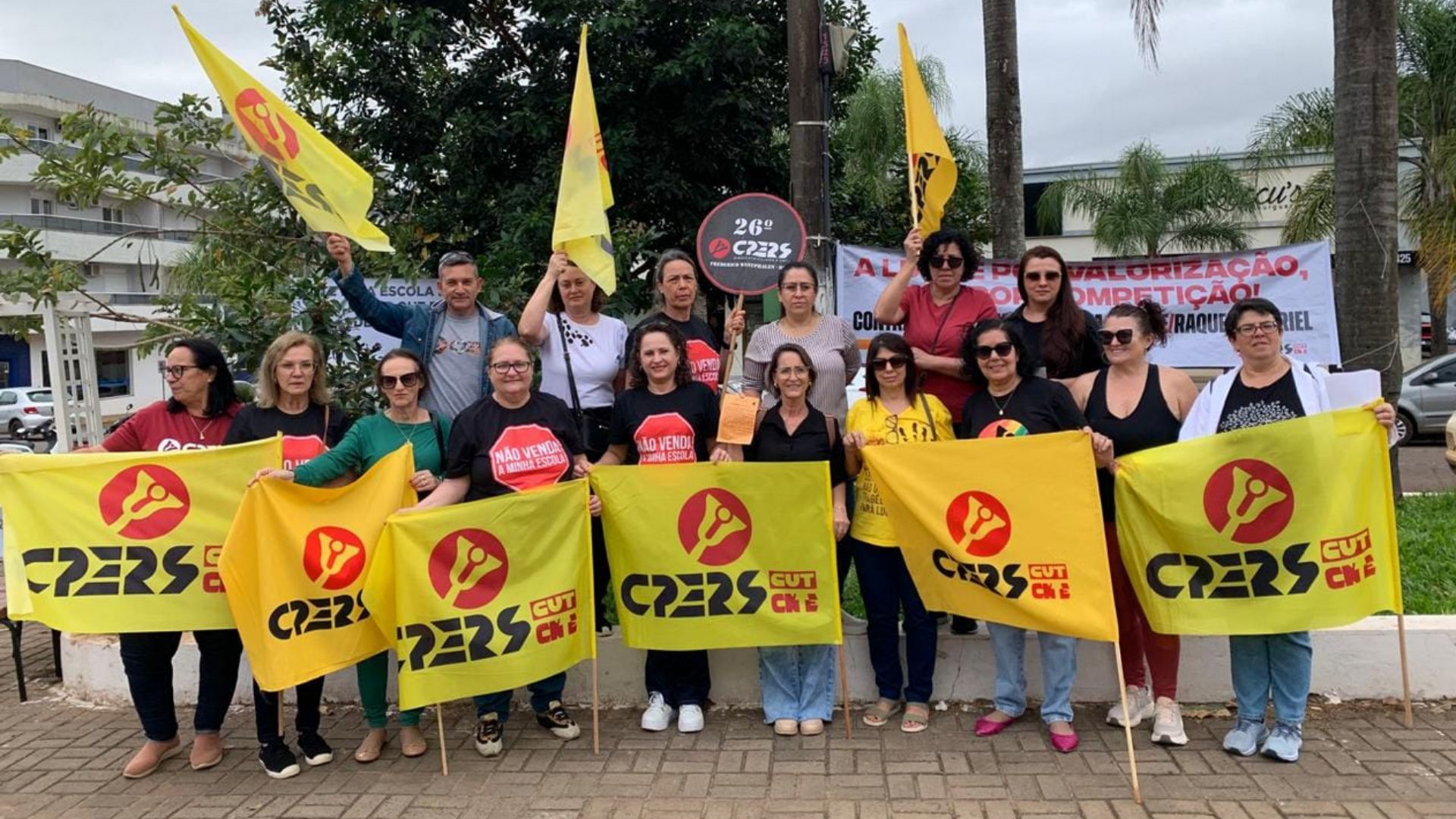 Capa CPERS realiza mobilização em defesa da educação pública e entrega carta à 20ª CRE em Palmeira das Missões