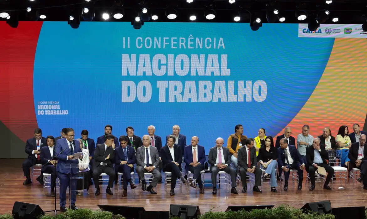 Capa Em conferência, Lula e Simone Tebet defendem fim da escala 6x1