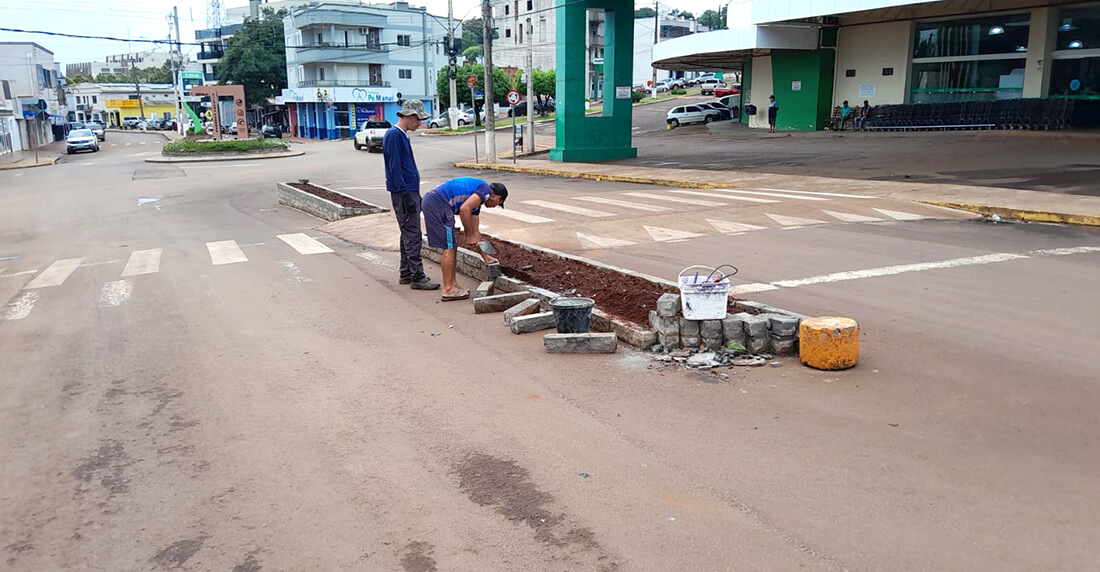 Capa Prefeitura de Ronda Alta investiga vandalismo em canteiro central
