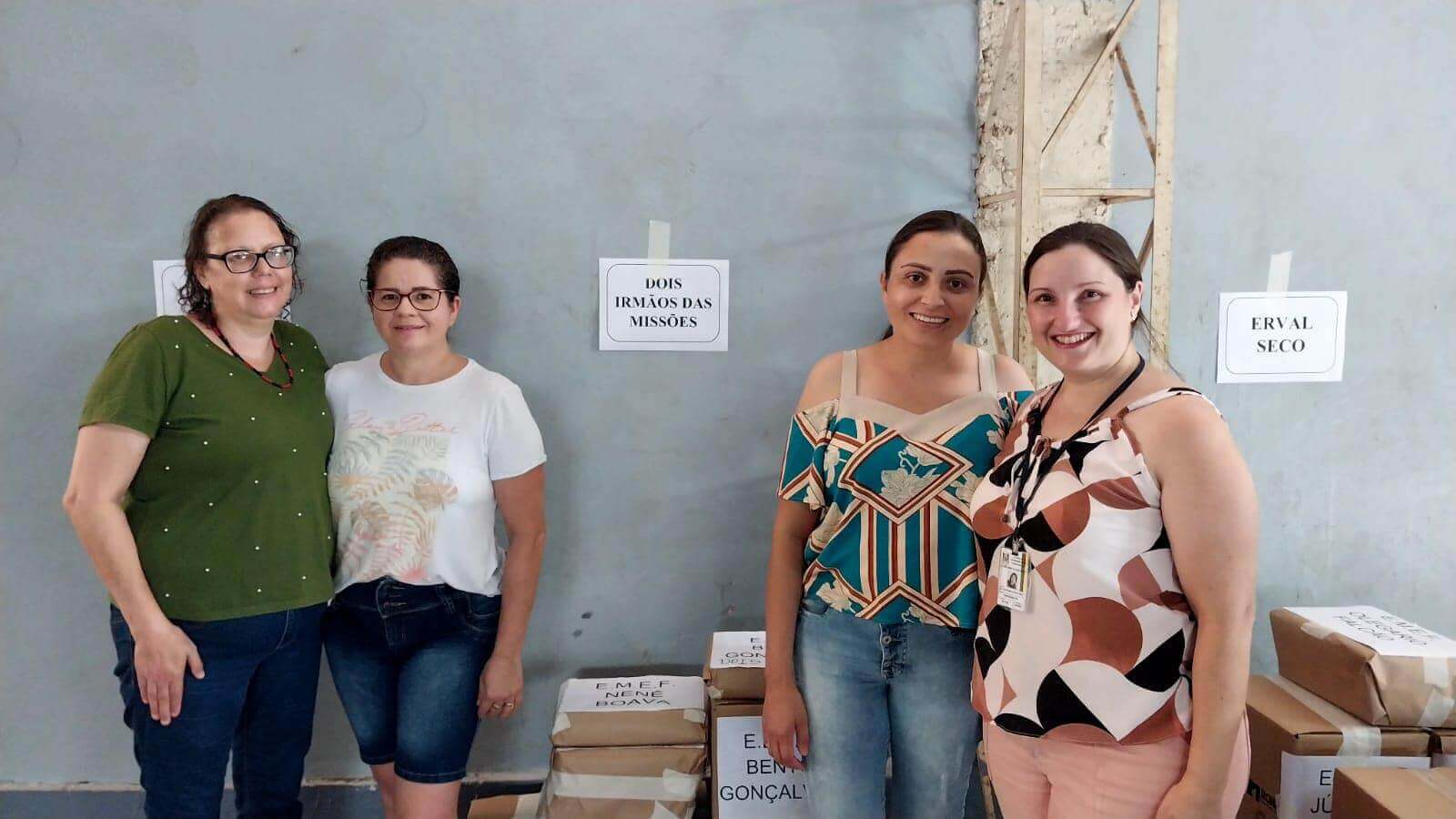 Capa Secretaria de Educação de Dois Irmãos das Missões retira material didático do programa Alfabetiza Tchê