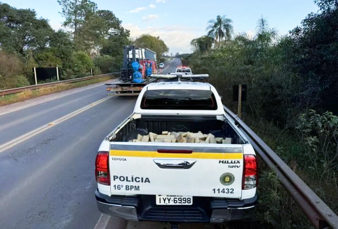 Capa Carro capota e motorista é preso com grande quantidade de drogas em Ibirubá
