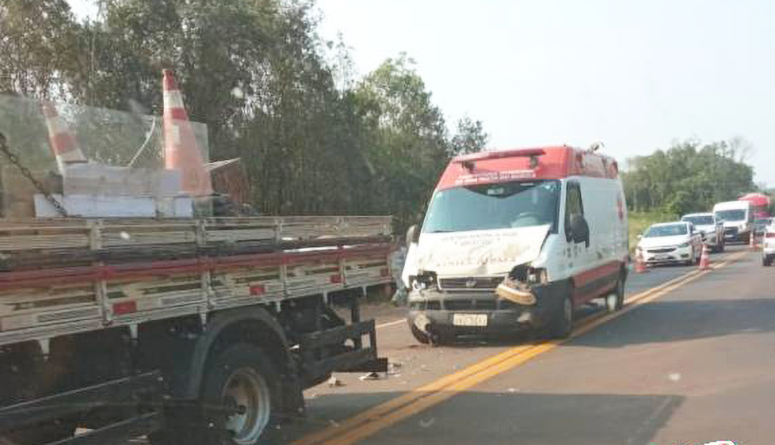 Capa Acidente envolve ambulância e caminhão no Noroeste do RS