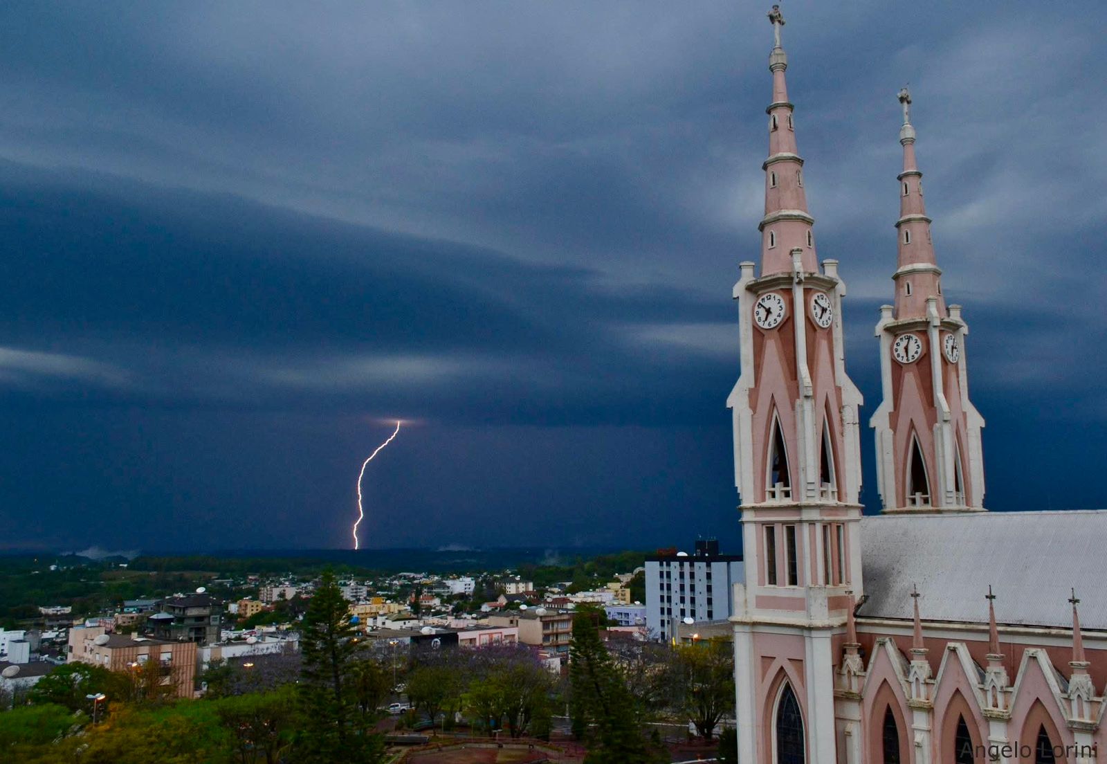 Capa Defesa Civil alerta para chances de tempestades e inundações na região nos próximos dias
