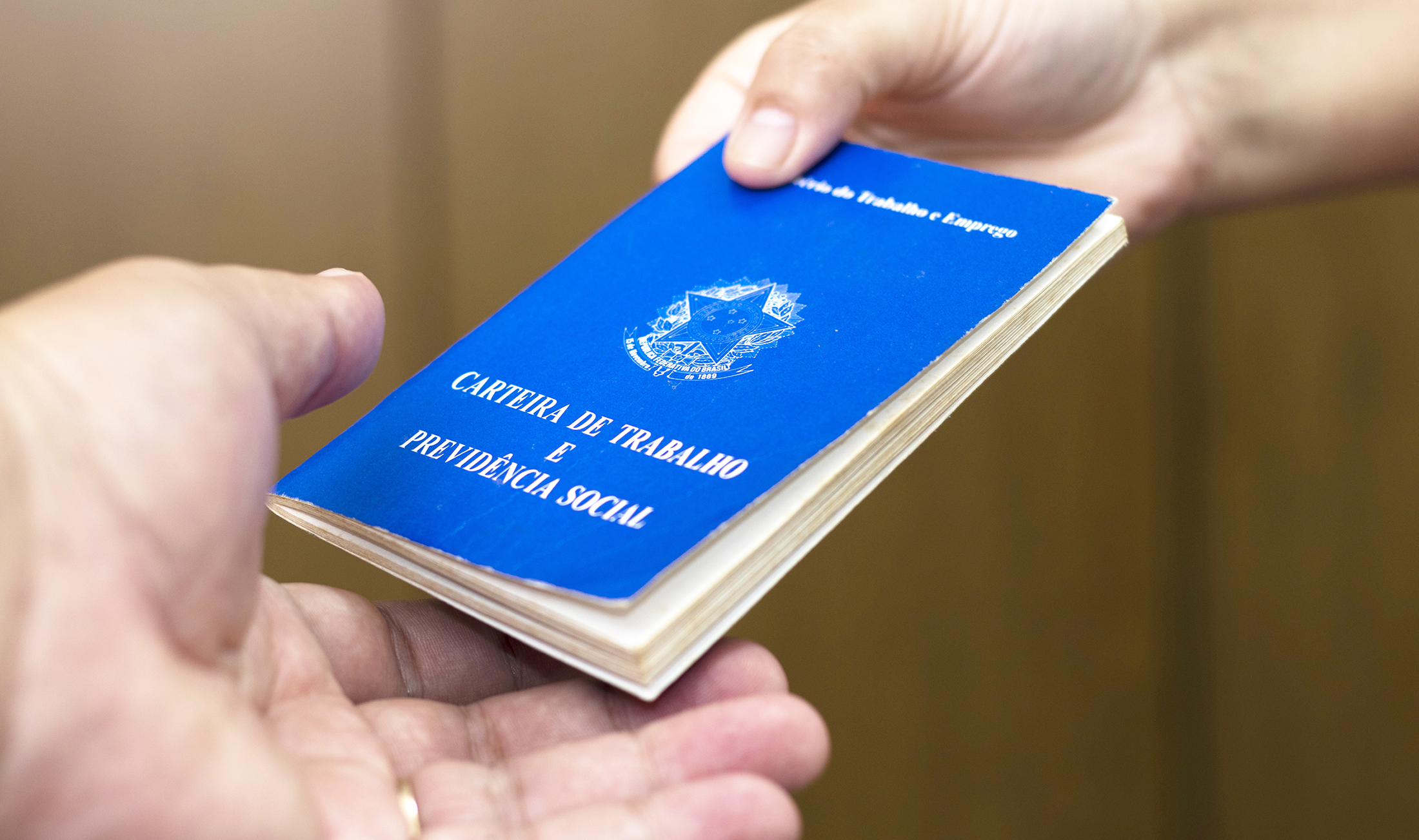 Capa RS abre 53,3 mil vagas com carteira assinada no primeiro semestre