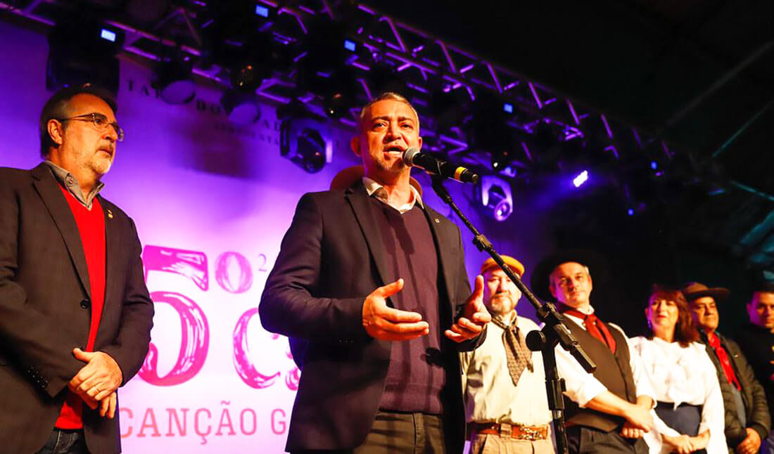 Capa Edegar Pretto participa da abertura da Carijo da Canção Gaúcha, em Palmeira das Missões