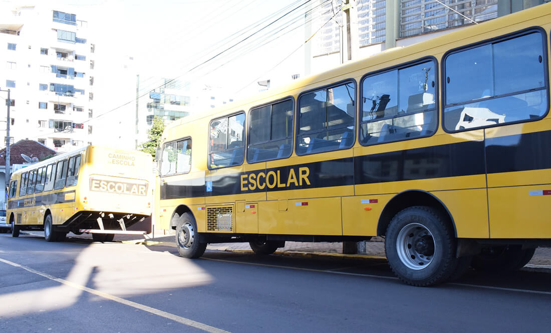Capa Prefeitura de Frederico Westphalen amplia frota escolar com a entrega de dois novos ônibus