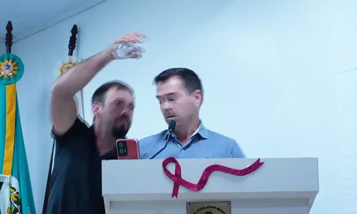 Capa Sessão da Câmara de Campos Borges termina em agressão física entre vereadores