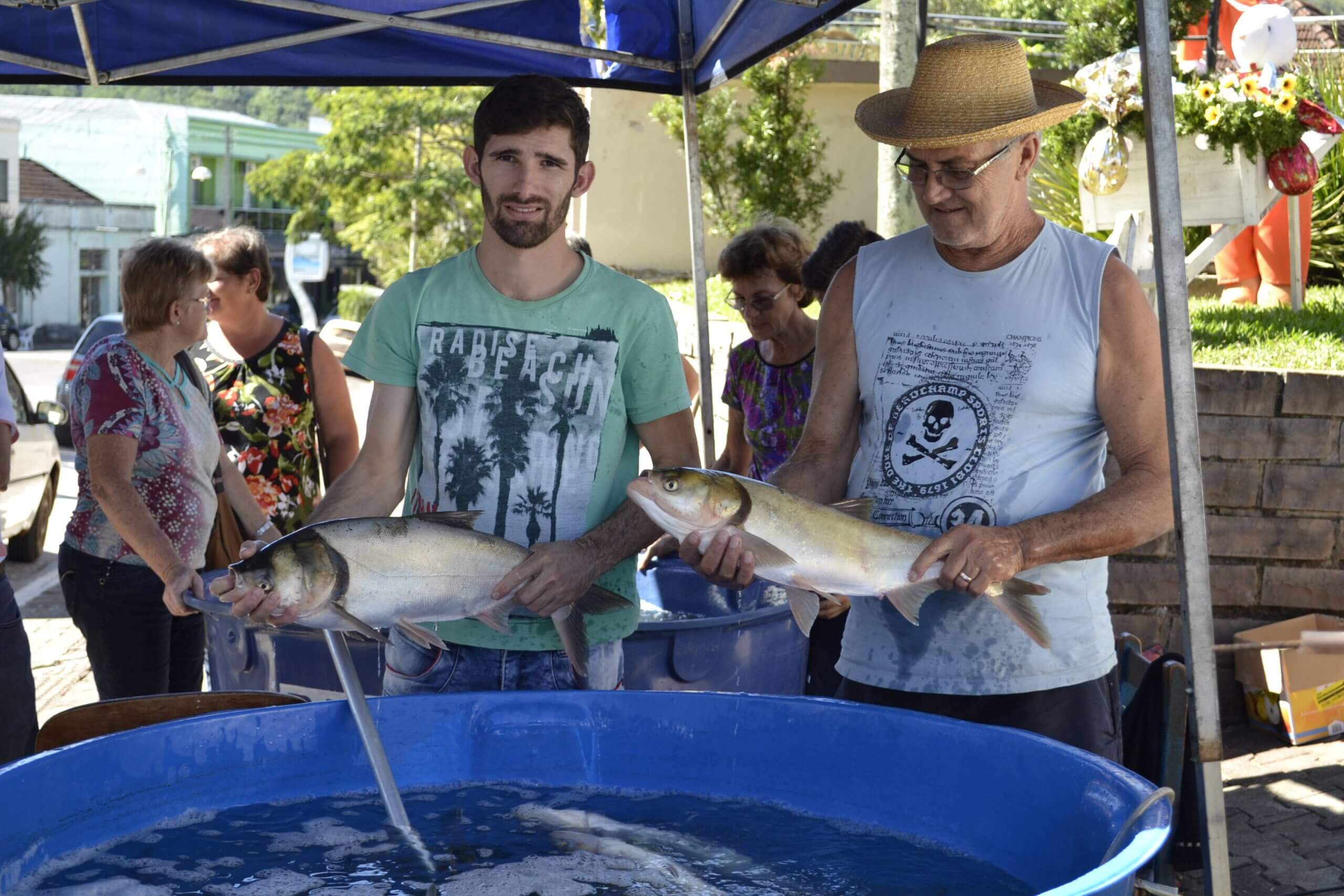 Capa Iraí: iniciada a Feira do Peixe