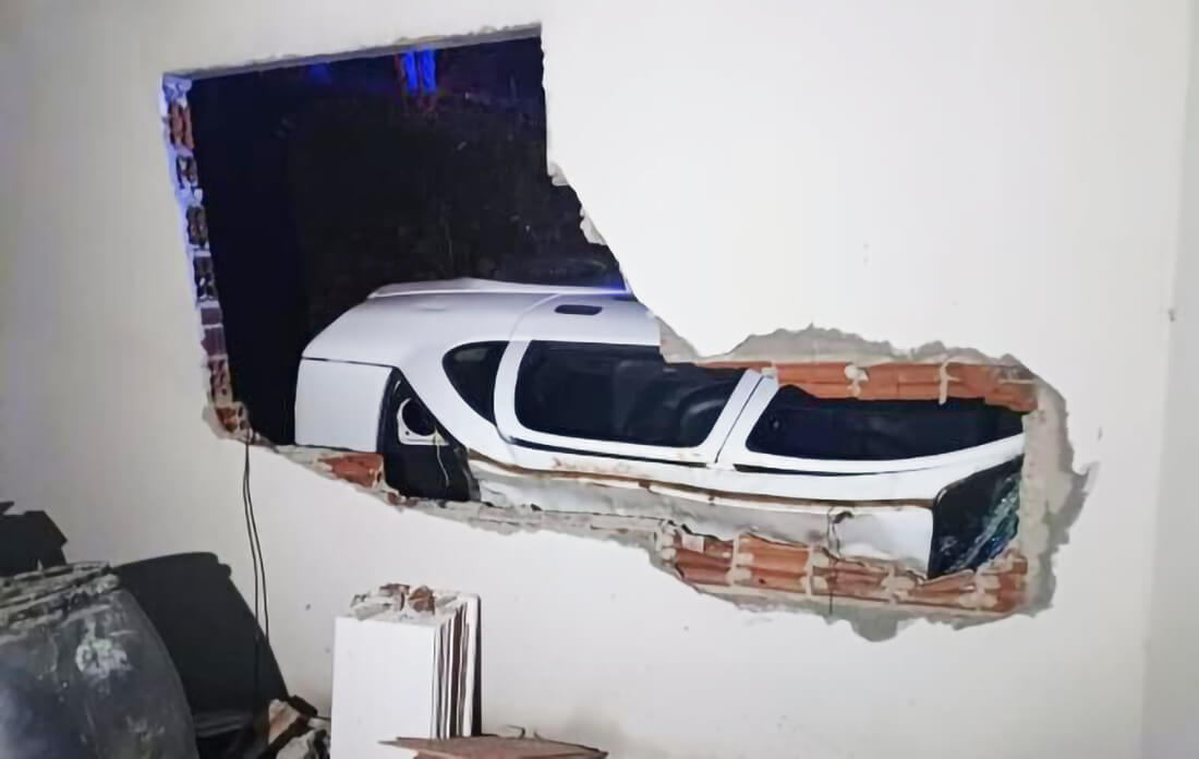 Capa Veículo tomba e atinge residência em Itapiranga
