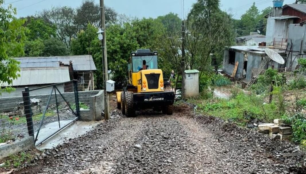 Capa Ametista do Sul: Obras promove reparos na Rua Airton Senna